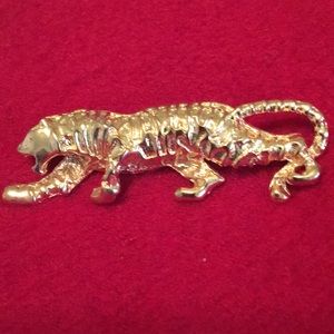 Goldtone brooch great condition